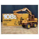 1/35 Case 1085B Excavator NIB Conrad