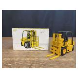 1/25 Caterpillar V80E Forklift NIB NZG