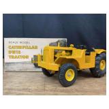 1/24 Caterpillar DW15 Tractor NIB Ertl