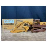 1/35 Case 125B Excavator NIB Conrad