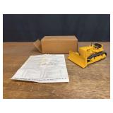 1/24 Caterpillar D7 Crawler NIB Reuhl