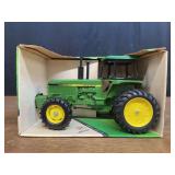 1/16 John Deere 4850 NIB Ertl
