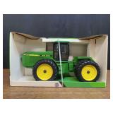 1/16 John Deere 8760 NIB Ertl