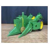 1/16 John Deere 4020 w/Picker Precision Ertl