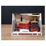 1/16 IH 826 Gold Demonstrator NIB Ertl