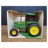 1/16 John Deere 2550 NIB Ertl