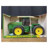 1/16 John Deere 8870 NIB Ertl