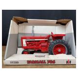 1/16 Farmall 706 NIB Ertl