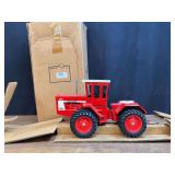 1/16 IH 4366 Collector NIB SM