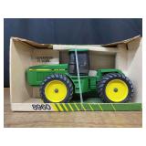 1/16 John Deere 8960 1988 Denver NIB Ertl