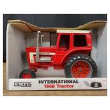 1/16 IH 1568 NIB Ertl