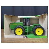 1/16 John Deere 8560 NIB Ertl