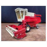 1/24 IH 915 Combine Ertl