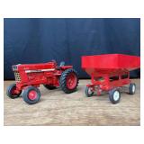 (2) 1/16 IH 966 + Gravity Wagon Ertl