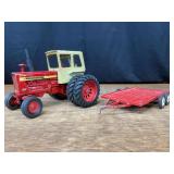 (2) 1/16 IH 1456 + Trailer Ertl