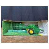 1/16 John Deere 348 Baler NIB Ertl