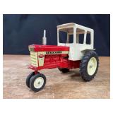 1/16 Farmall 560 w/Cab Ertl