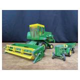 (2) John Deere 6600 Combine + 110 L&G Ertl
