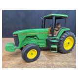 1/16 John Deere 8200 Ertl