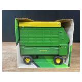 1/16 John Deere Forage Wagon NIB Ertl