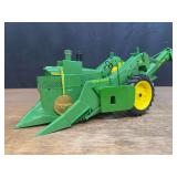1/16 John Deere 4020 w/ 237 Picker Precision Ertl