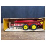 1/16 New Holland Spreader NIB Ertl