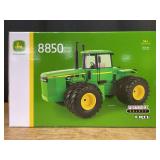 1/16 John Deere 8850 Prestige NIB Ertl