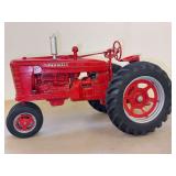 1/8 Farmall M 1995 FPS SM