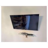 Samsung  32” Tv with mount and feet
