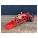 1/16 Farmall 560 w/Loader Ertl