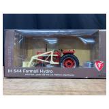 1/16 IH 544 Hydro w/Loader Firestone NIB SC