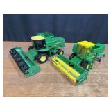 (2) 1/24 John Deere 6600 + Titan Combines Ertl
