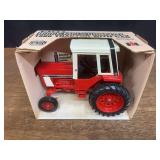 1/16 IH 1586 NIB Ertl