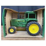 1/16 John Deere 4440 NIB Ertl