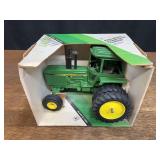 1/16 John Deere 4450 NIB Ertl