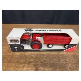 1/16 MF 135 + Wagon Set NIB SM