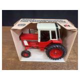 1/16 IH 1586 NIB Ertl