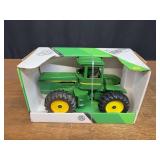 1/16 John Deere 8650 NIB Ertl