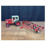 (2) 1/16 IH 1466 + Field Cultivator Ertl