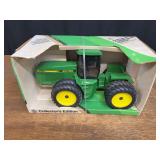 1/16 John Deere 8760 Collector NIB Ertl