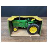 1/16 John Deere 3020 NIB Ertl