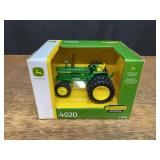1/32 John Deere 4020 NIB Ertl