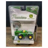 1/64 John Deere 8020 Premiere NIB Ertl