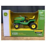 1/16 John Deere X320 L&G NIB Ertl