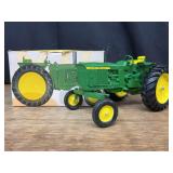 1/16 John Deere 4020 NIB Ertl