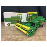 1/24 John Deere 6600 Combine NIB Ertl