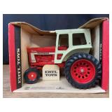 1/16 IH 1466 NIB Ertl