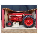 1/16 IH 966 NIB Ertl