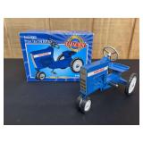 1/8 Ford 8000 Pedal Tractor 1999 NFTM NIB Ertl