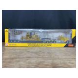 1/50 Peterbilt Semi w/Caterpillar D8R Crawler NIB Norscot
